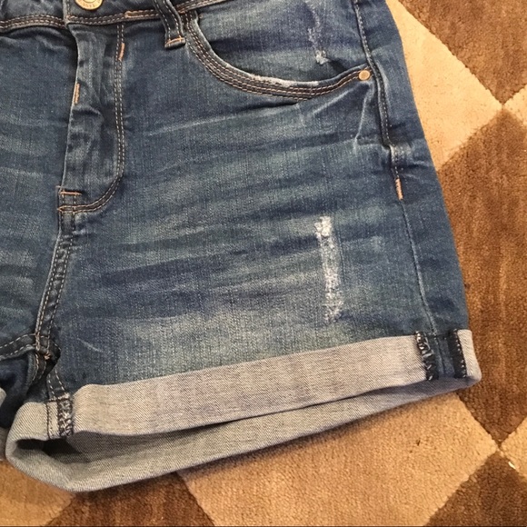 Cute denim cuffed distressed high rise shorts - Picture 2 of 7
